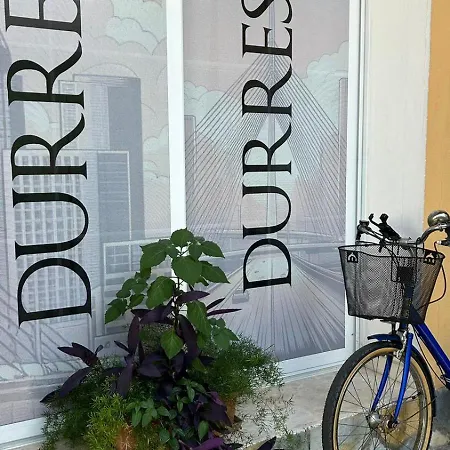 بيت شباب The Secret Garden